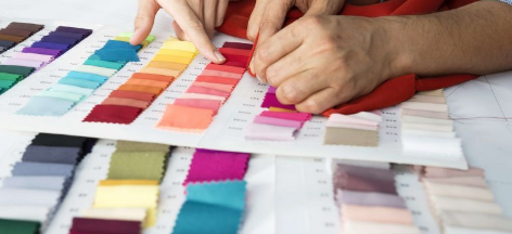 Compare Materials: How Do B2B Promotional Garment Creators Choose the Best Fabrics?